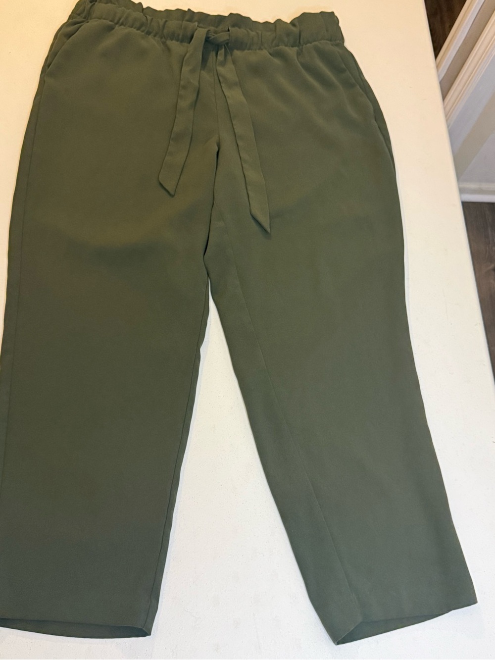 LOFT Women’s Olive Green Pull-On Wide Leg Crop Pants Tie Waist Size Large